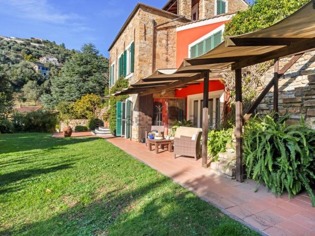 Case e ville in vendita di 429 m² in Strada Carrozzabile S. Pietro