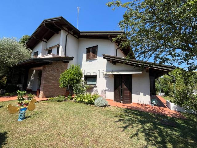 Case e ville in vendita di 430 m²