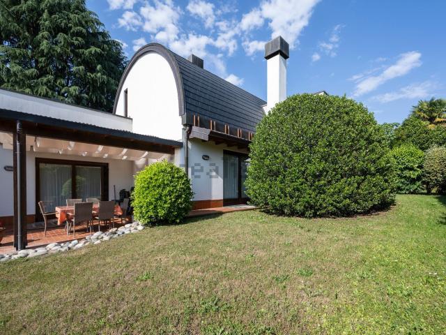 Case e ville in vendita di 430 m² in Via C. Cavour, 25