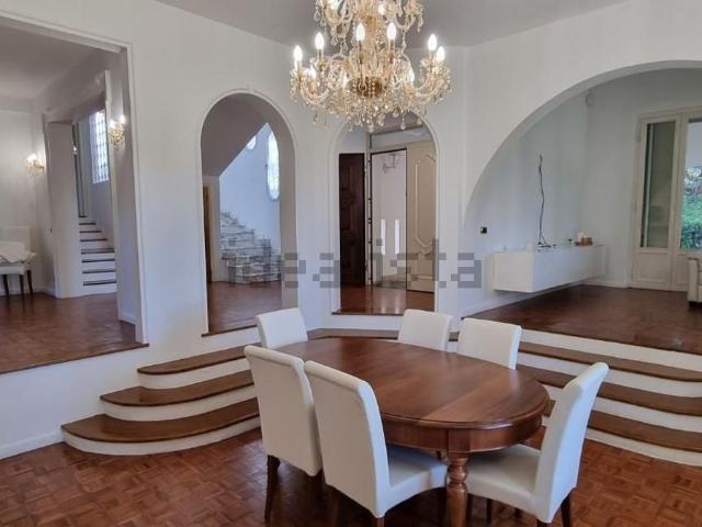 Case e ville in vendita di 430 m² in Via Condotti, 56017