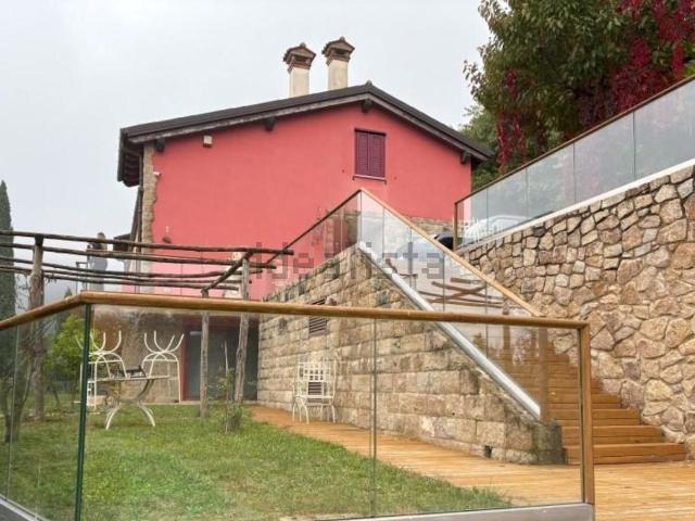 Case e ville in vendita di 430 m² in Via Chiesa Teolo