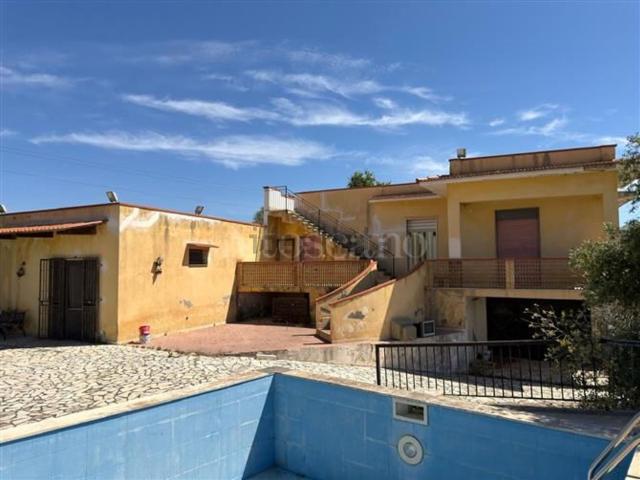 Case e ville in vendita di 430 m² in Via Agamennone