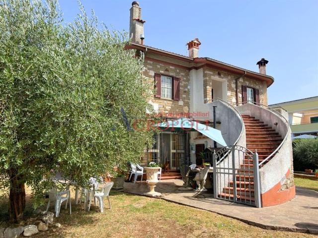 Case e ville in vendita di 430 m² in Via Braccianese Claudia