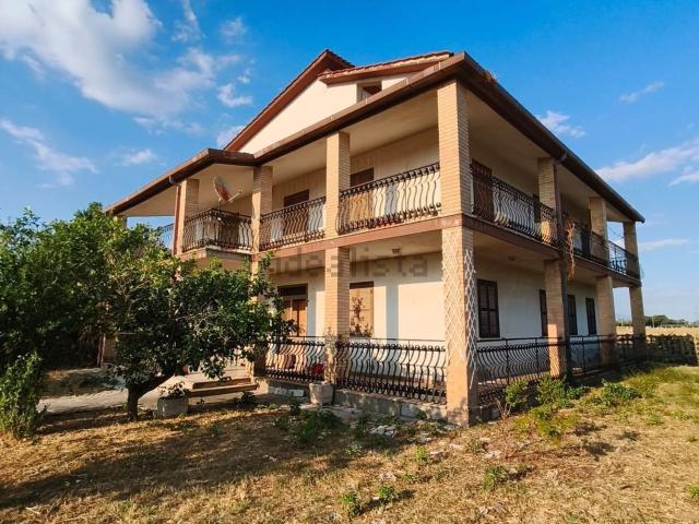 Case e ville in vendita di 430 m² in Via delle Azalee