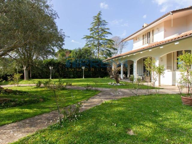 Case e ville in vendita di 430 m² in Via delle Sorgenti
