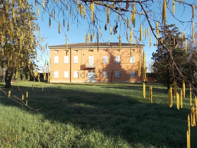 Case e ville in vendita di 430 m² in Via Emilia Ovest, 1707
