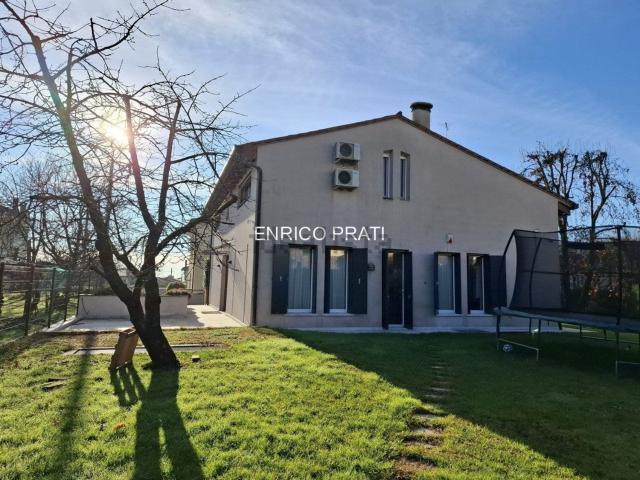 Case e ville in vendita di 430 m² in Via Lugana
