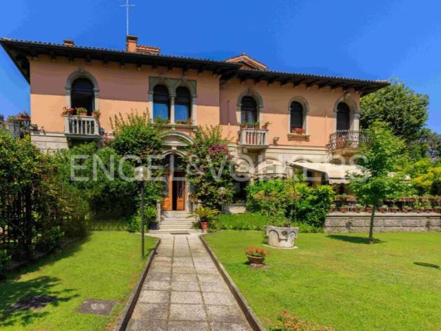 Case e ville in vendita di 430 m² in Via Negroponte