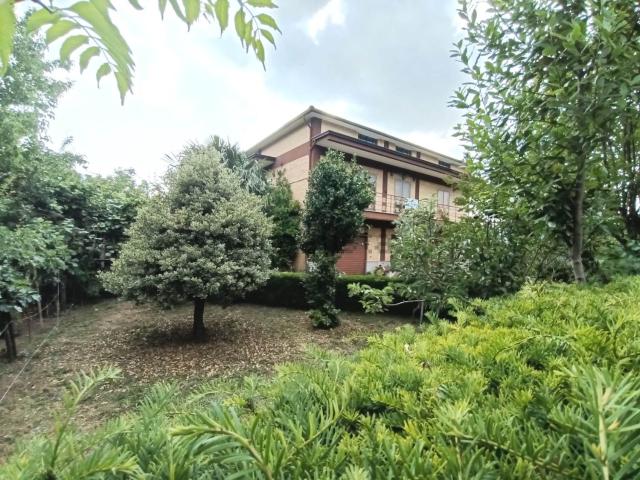 Case e ville in vendita di 430 m² in Via S. Francesco