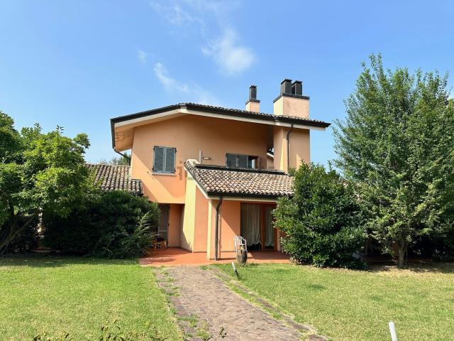 Case e ville in vendita di 430 m² in Via Pietro da Lesignano, 11