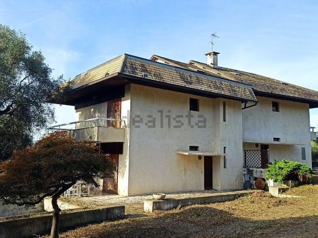 Case e ville in vendita di 430 m² in Via Tedisio