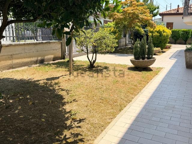 Case e ville in vendita di 430 m² in Via Veneto, 17