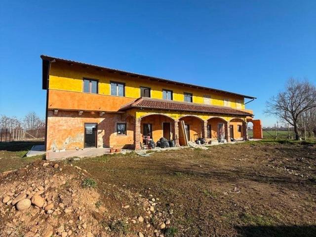 Case e ville in vendita di 430 m² in Via XXV Aprile, 63