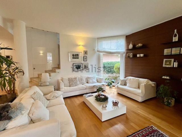 Case e ville in vendita di 430 m² in Viale Legnano
