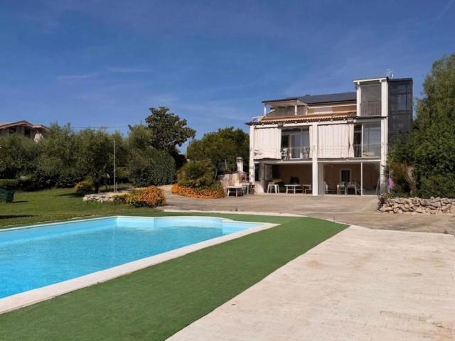 Case e ville in vendita di 430 m² in Strada Santa Caterina, 82