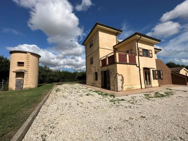 Case e ville in vendita di 430 m² in Strada santa croce