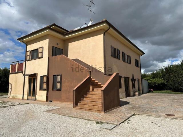 Case e ville in vendita di 430 m² in Strada santa croce
