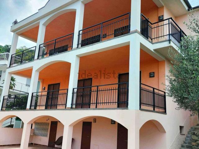 Case e ville in vendita di 430 m² in Strada Statale 1