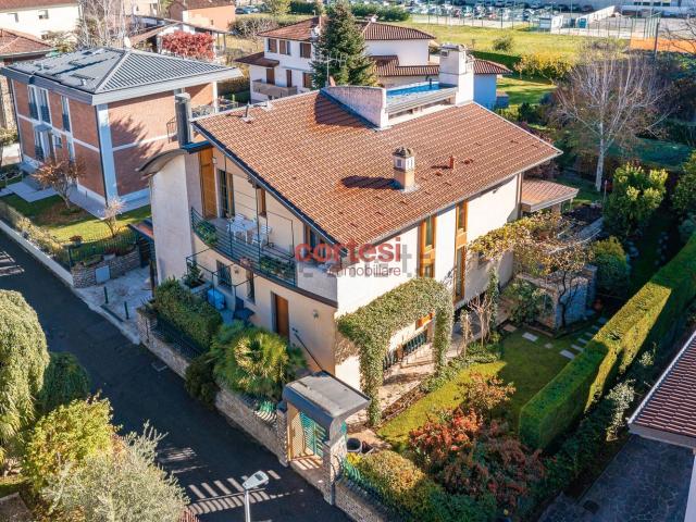 Case e ville in vendita di 431 m² in Via Agostino Cameroni, 15