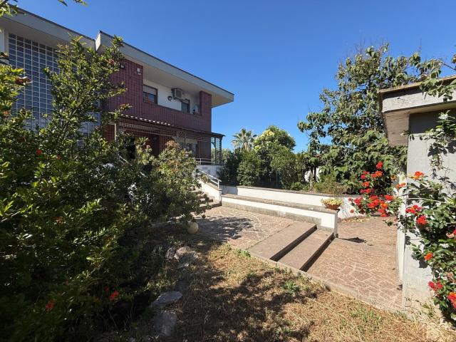 Case e ville in vendita di 431 m² in Via della Pisana, 1036