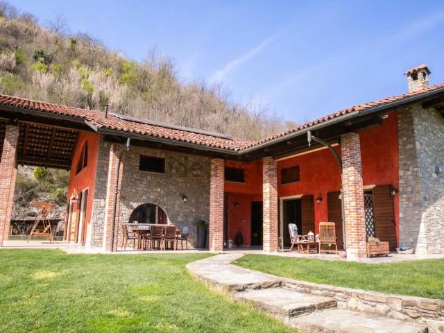 Case e ville in vendita di 431 m² in Via Salerio, 44