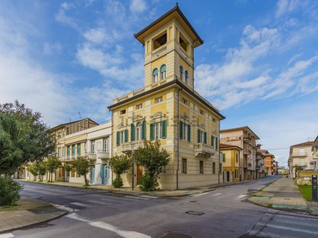 Case e ville in vendita di 432 m² in Via Amerigo Vespucci