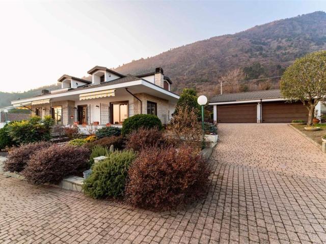 Case e ville in vendita di 432 m² in Via Alessandro Manzoni, 8