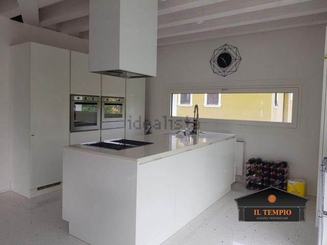 Case e ville in vendita di 432 m² in Via Granezza