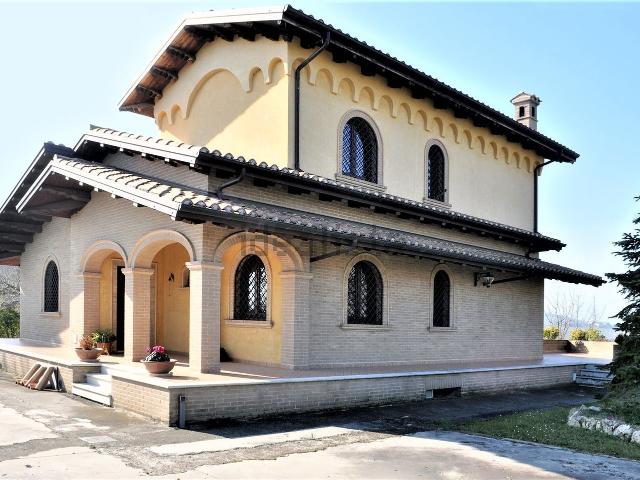 Case e ville in vendita di 432 m² in Via dell&apos Agricoltura