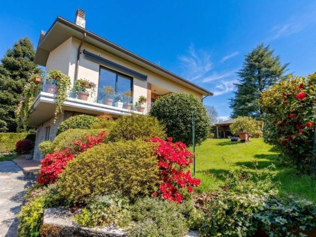 Case e ville in vendita di 432 m² in Via Wolfgang Amadeus Mozart, 8