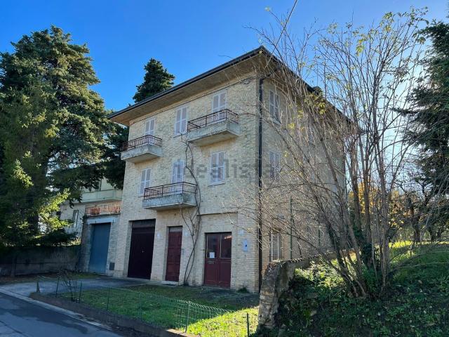 Case e ville in vendita di 432 m² in Borgo Caucci, 53