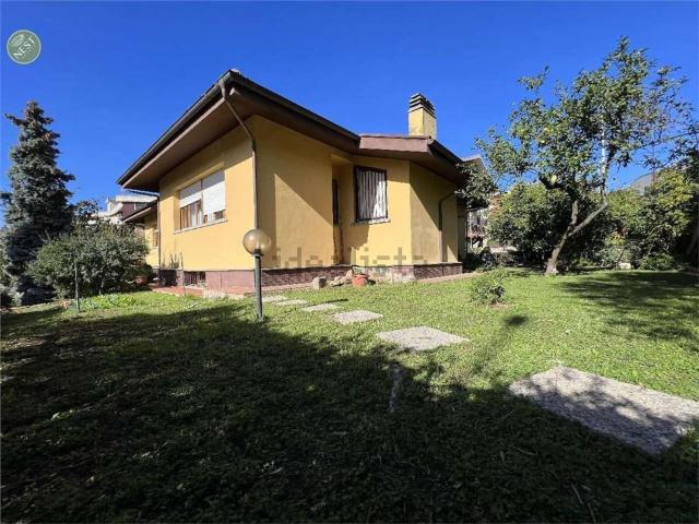 Case e ville in vendita di 433 m² in Via Antioco Casula, 11