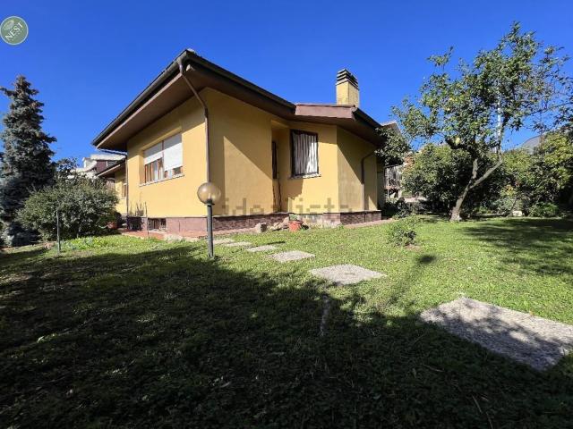 Case e ville in vendita di 433 m² in Via Antioco Casula, 11
