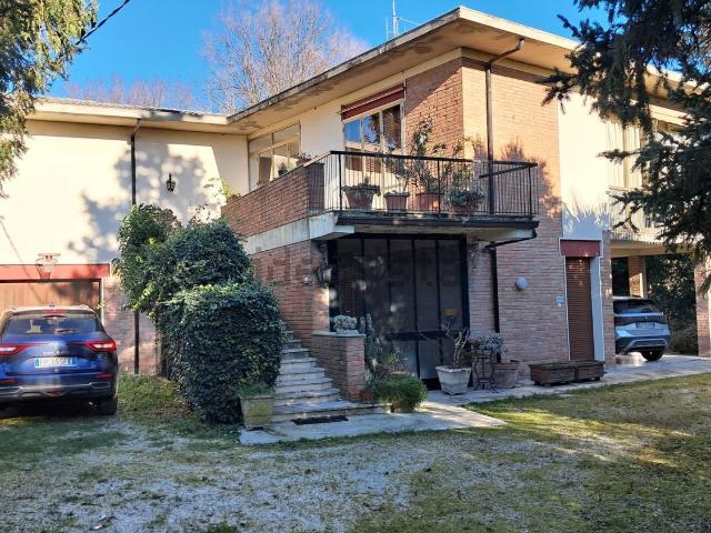 Case e ville in vendita di 433 m² in Via Firenze, 160