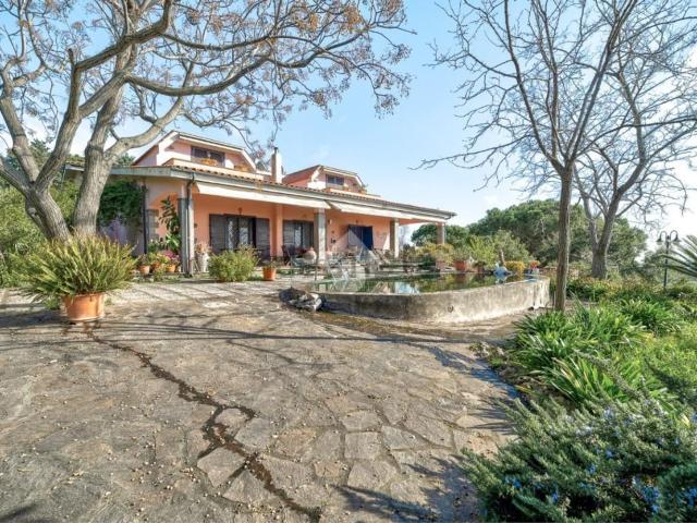 Case e ville in vendita di 434 m² in Via del Casaletto Rosso