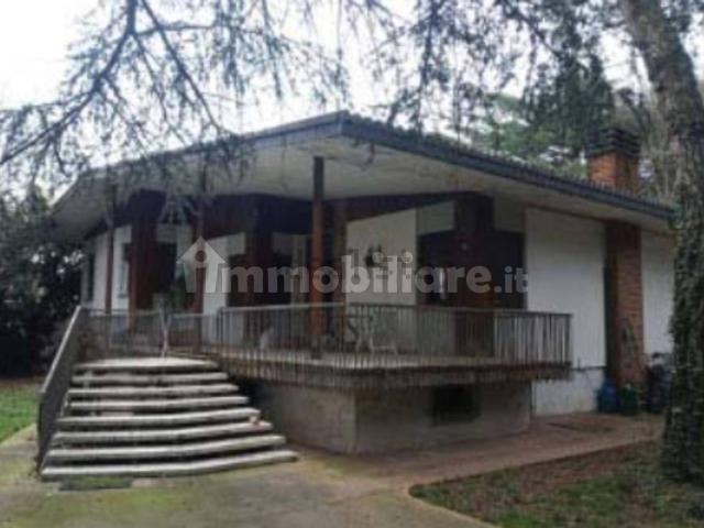 Case e ville in vendita di 434 m² in Via Solagna, 2