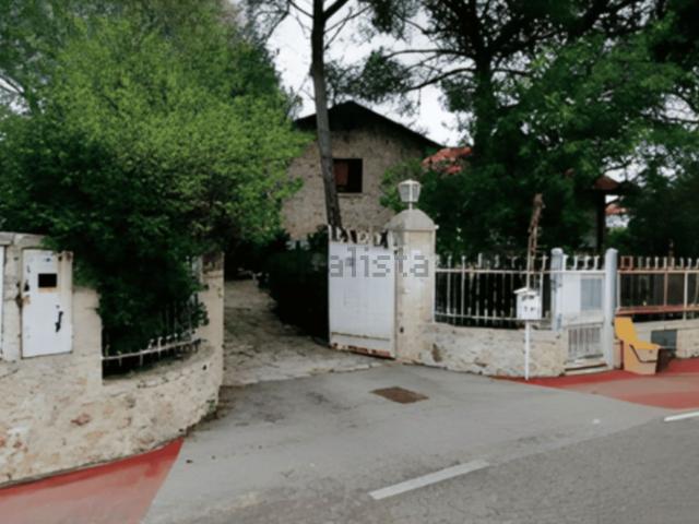 Case e ville in vendita di 434 m² in Viale Lincoln, 18
