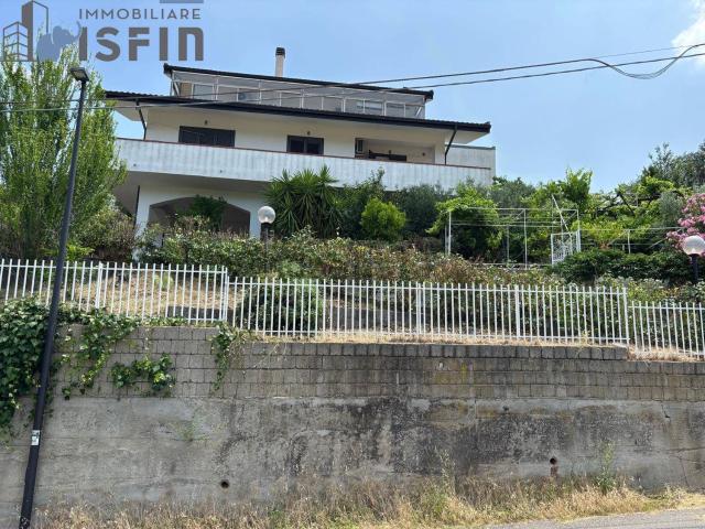 Case e ville in vendita di 435 m²