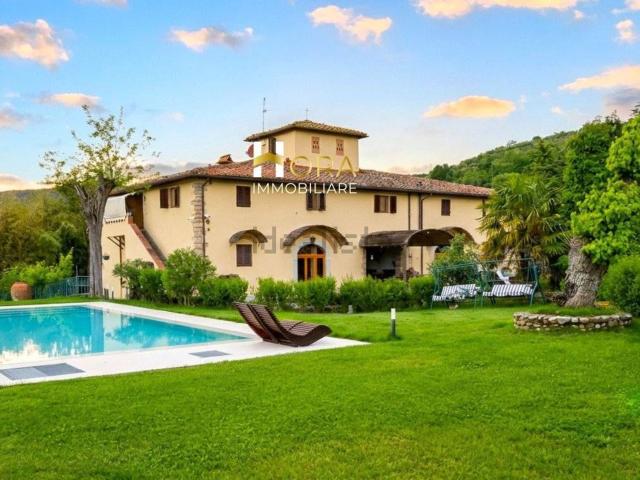 Case e ville in vendita di 435 m² in Via Aretina
