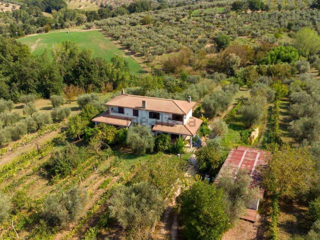 Case e ville in vendita di 436 m² in Via Fonte Maraone