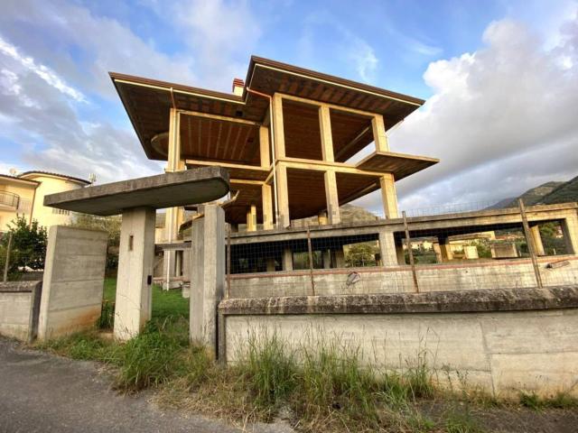 Case e ville in vendita di 437 m² in Via Querce