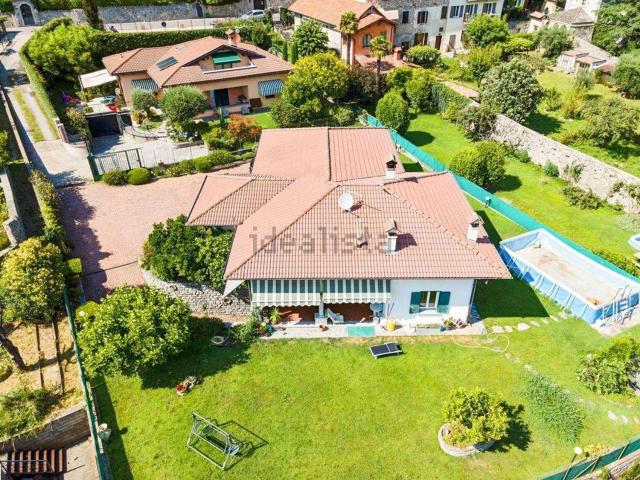 Case e ville in vendita di 437 m² in Via Regina, 26