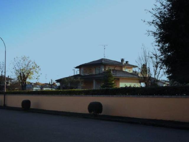 Case e ville in vendita di 438 m² in Via Carpaneto