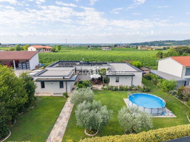 Case e ville in vendita di 438 m² in Via Montecurto di Sotto