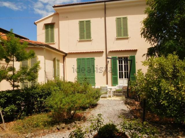 Case e ville in vendita di 438 m² in Via Nazario Sauro