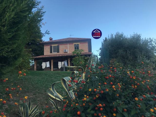 Case e ville in vendita di 439 m² in Via Monte Matera, 72