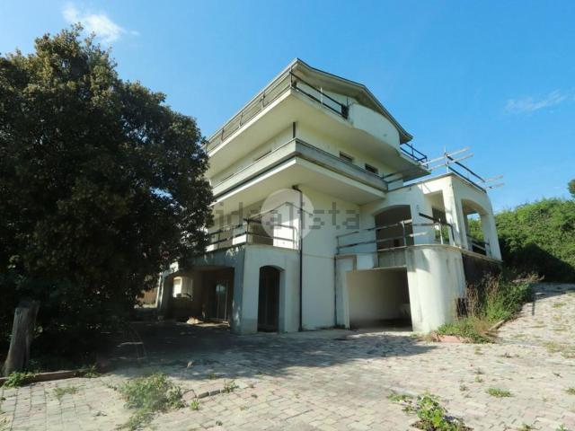 Case e ville in vendita di 439 m² in Via San Donato