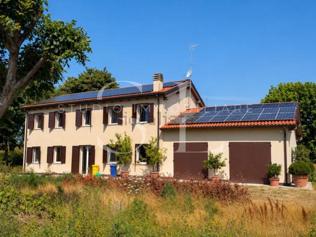 Case e ville in vendita di 439 m² in Via per Vigarano, 42