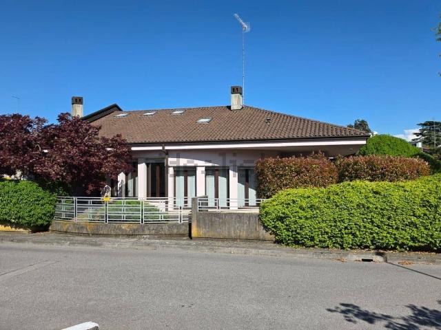 Case e ville in vendita di 440 m²