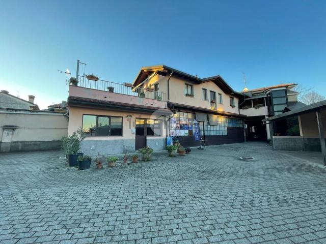 Case e ville in vendita di 440 m² in Via Boffalora, 1